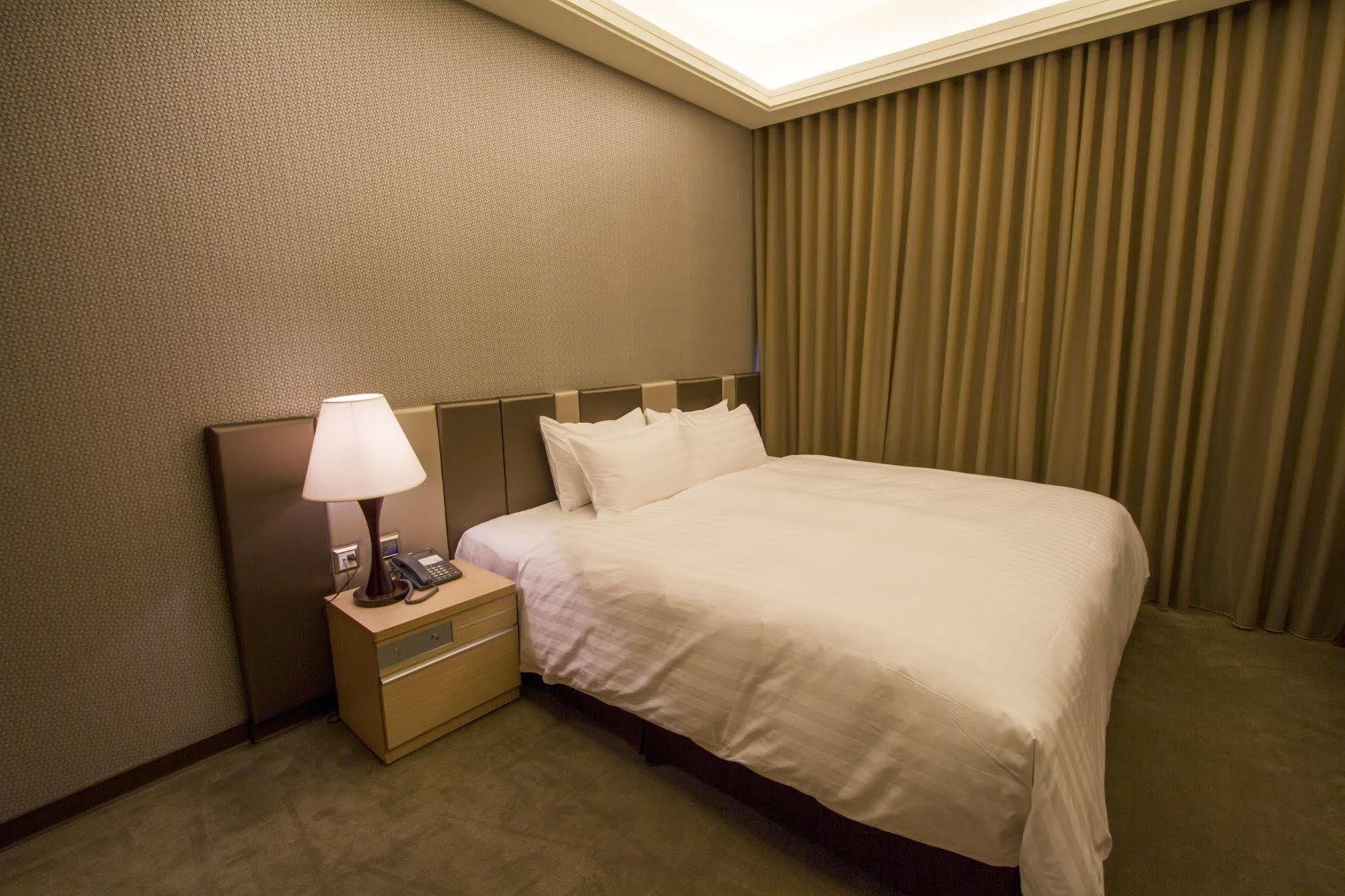 Hunt Champion Hotel Taichung Extérieur photo